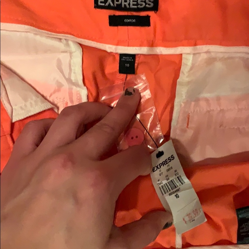 Express Shorts - Picture 2 of 2